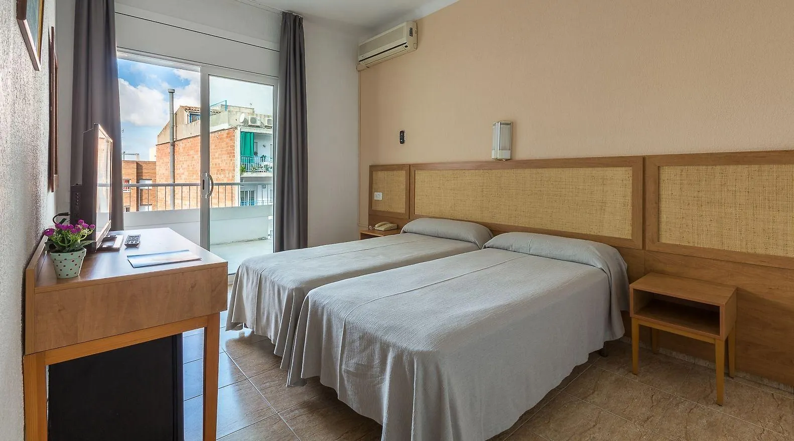 Hotel Apartamentos Solimar Calafell 3*,